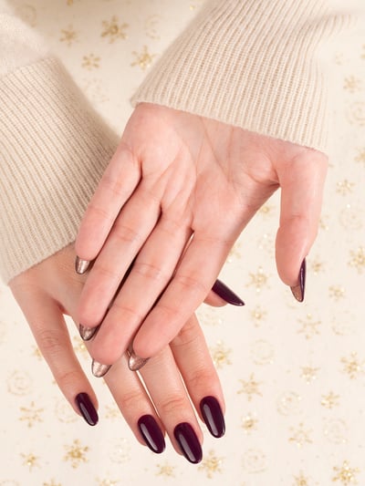 unghie rosse bordeaux